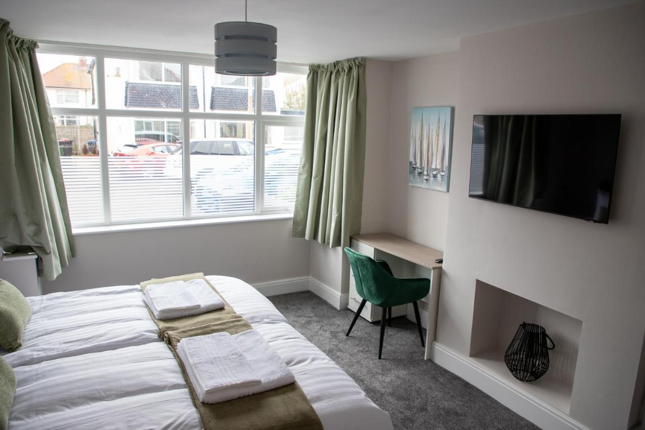 Wave Stays - Ground Floor Apartment - Outside Seating Area Cleveleys Luaran gambar