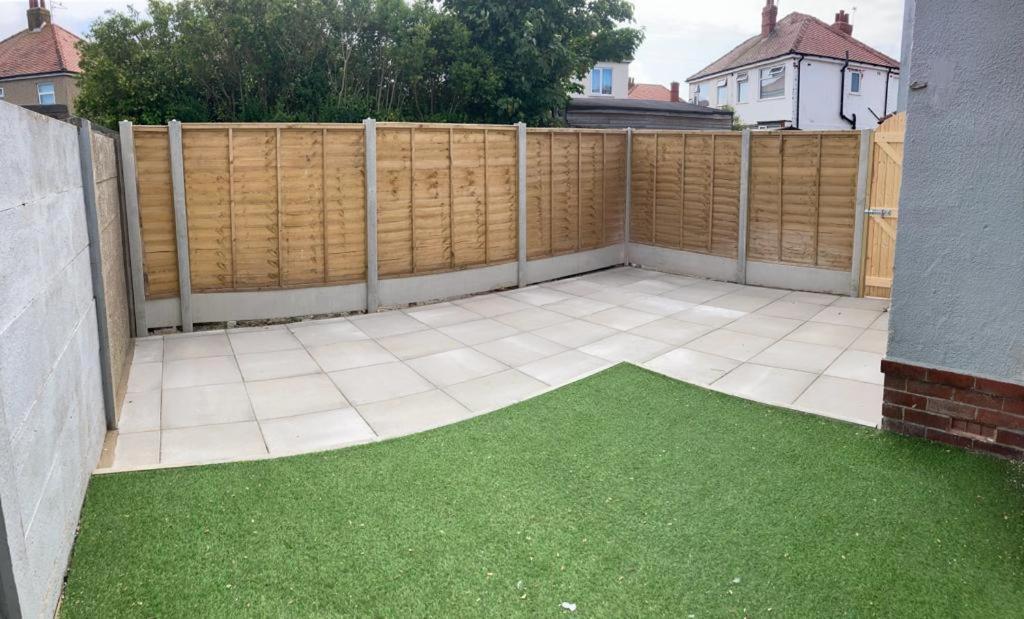 Wave Stays - Ground Floor Apartment - Outside Seating Area Cleveleys Luaran gambar